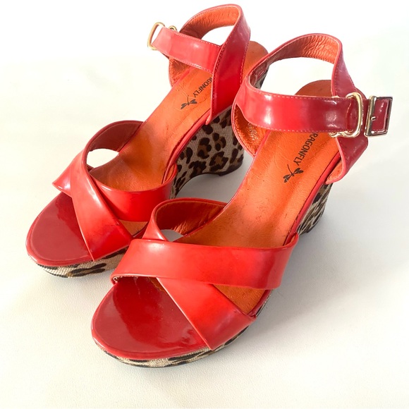 Red Dragonfly Platform Wedge Animal Print Red Heeled Sandals 7 Womens Shoes - Picture 4 of 16